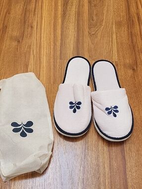 Comfort Plush White  Slip-On Spa Slippers with Navy Trim